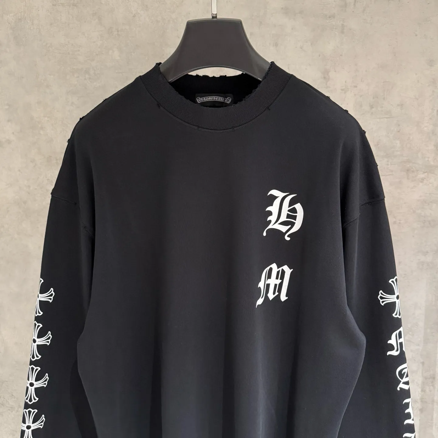 🅿️330 [Strict quality control] CH Croixin's new long-sleeved sweatshirt T-shirt. Heavy 340g double yarn fabric. Four flower positions on the front, back and left. Wash the whole garment twice. The four sides are frayed and torn. Heavy fabric. The neckline is made of icy Salona. Loose fit. Deep, wide and stylish. No deformation or shrinkage. 3 colors: black, white and gray. Size: M-2xl